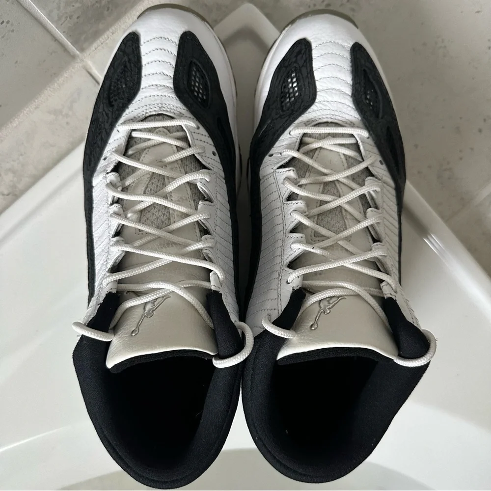 Nike Air Jordan 11 XI Retro Sneaker Size 11.5 Men